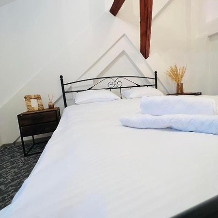 Apartament In Regim Hotelier King Medias Exterior photo