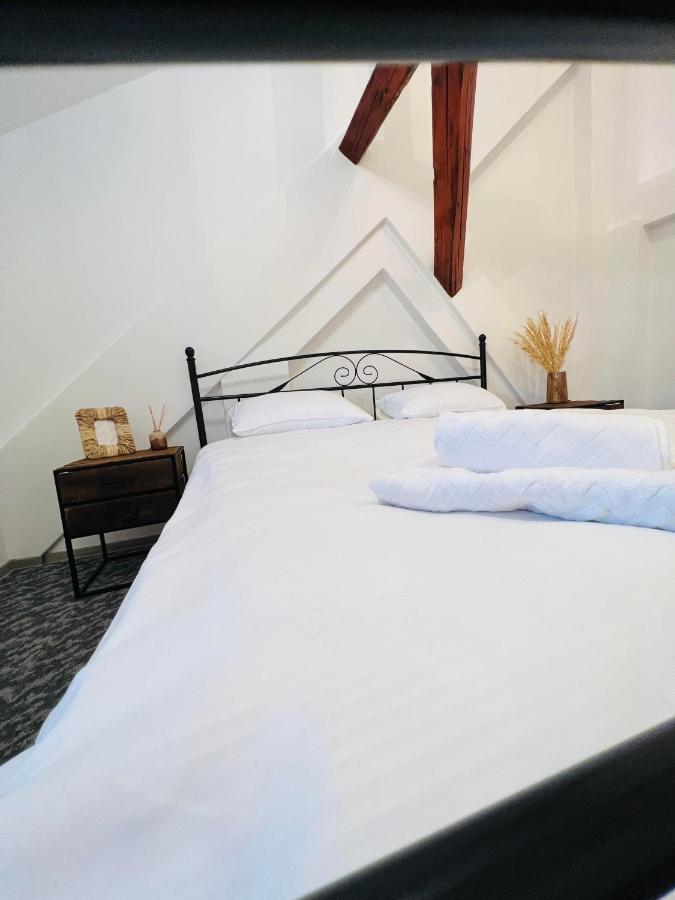 Apartament In Regim Hotelier King Medias Exterior photo